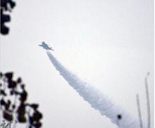 網友拍攝到的正在空中放油的殲-20戰機