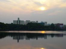 夕陽下的外經樓