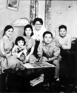 《一樹桃花千朵紅》