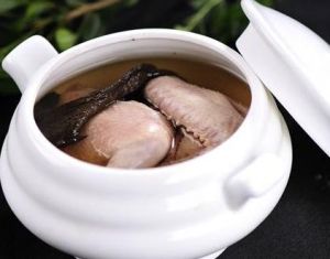 白鴿煮銀耳 白鴿煮銀耳