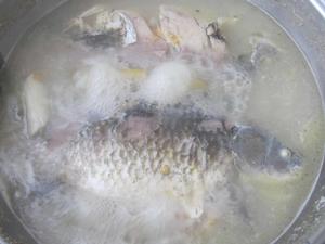 牛奶鯽魚湯 牛奶鯽魚湯