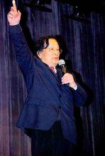 李燕傑在講台上