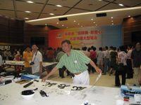 陳冷月在“迎特奧&middot;獻愛心”書畫筆會上