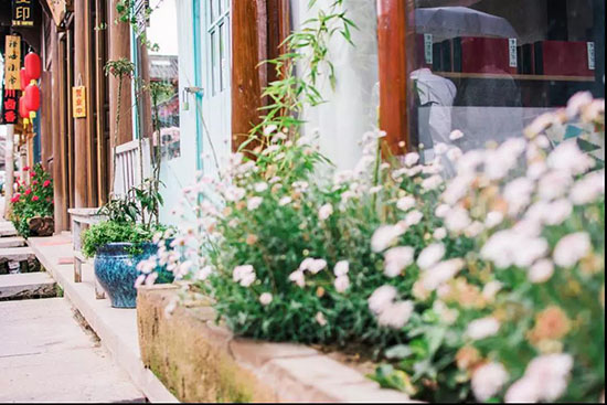 雲南這個邊陲小鎮,古樸寧靜賽麗江,來了就不想走