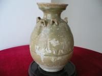 晉越窯青瓷刻覆蓮紋六系盤口瓶 晉越窯青瓷刻覆蓮紋六系盤口瓶