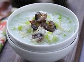 黑木耳芹菜粥 黑木耳芹菜粥