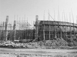 在建中的“孤兒城”