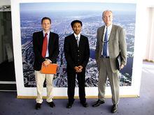 蘇哈斯&middot;戈皮納思和德國漢堡政府官員