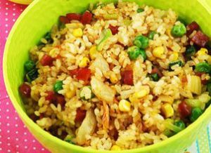 泡菜炒蔬菜香腸飯 泡菜炒蔬菜香腸飯