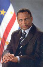 維德角總理內韋斯像