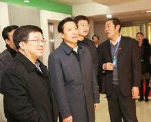 李發平（左二）