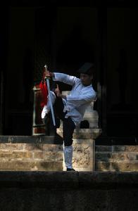 （圖）三聖宮的道士在練習武術