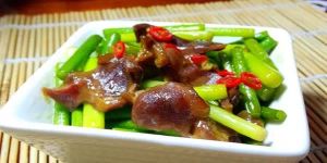 鴨胗燒蒜苔 鴨胗燒蒜苔