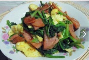 菠菜香腸炒雞蛋 菠菜香腸炒雞蛋