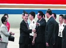 蕭萬長（左二）