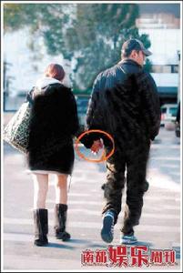 與伊能靜的牽手照曝光之後，黃維德獲得了媒體前所未有的關注