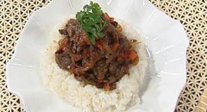 紅酒洋蔥牛肉飯 紅酒洋蔥牛肉飯