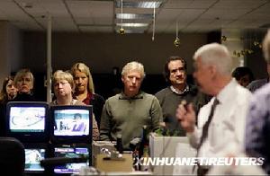 （圖）3月16日，《西雅圖郵報》發行人羅傑&middot;奧格爾斯比向工作人員宣布將在17日發行最後一期紙質報紙