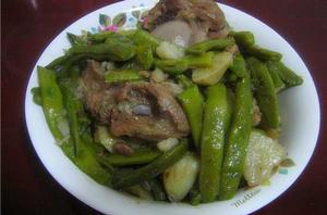 豆角燉大骨頭 豆角燉大骨頭