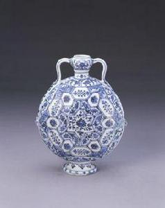 青花錦紋綬帶耳蒜頭口扁壺 青花錦紋綬帶耳蒜頭口扁壺