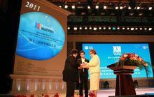 世界俄語學會會長向鄧軍教授頒發普希金獎章