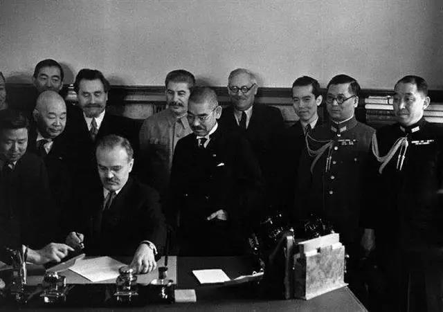 (1941年4月，日蘇簽訂中立條約)