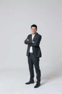 銅掌柜董事長兼CEO—張焱