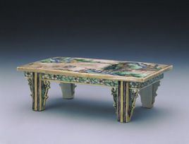 清康熙素三彩漁夫捕魚圖長方幾 清康熙素三彩漁夫捕魚圖長方幾