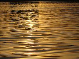 水波粼粼 水波粼粼