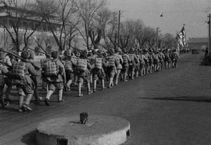 北平和平解放,第一批入城部隊經過天安門 北平和平解放,第一批入城部隊經過天安門