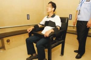 杭州警方在所有派出所設定了醒酒椅
