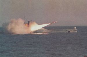 中國33G1型潛艇水面發射飛彈  