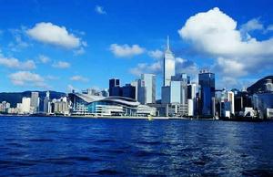 城市突破了自身限制而發展成為更大規模的巨型城市區，這既跟物質有關，也跟經濟有關。它們的擴張一方面推動了經濟的發展，另一方面帶來了城市的不安與動盪。 （圖為：香港維多利亞港）