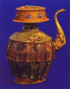 鑲寶石金質淨水瓶