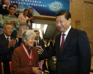 習近平會見甘祖昌妻子龔全珍