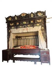 民國飛罩雕花架子床 民國飛罩雕花架子床