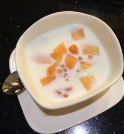 椰汁西米燉木瓜 椰汁西米燉木瓜