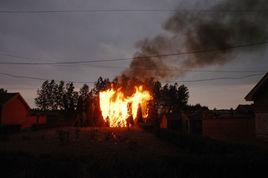 天火[自然界天空中降落的火]