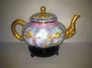 清乾隆畫琺瑯瓜楞式壺 清乾隆畫琺瑯瓜楞式壺