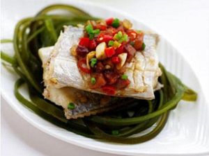 海帶絲腊味蒸帶魚 海帶絲腊味蒸帶魚