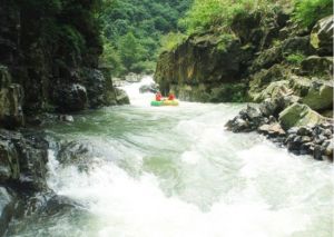 藏龍百瀑漂流 藏龍百瀑漂流