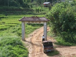 龍秋中寨村 龍秋中寨村