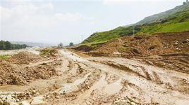 泥濘不堪 泥濘不堪