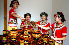 白龍潭村彝族婦女的服飾