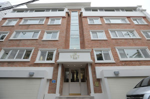 IMVELY弘大旗艦店_側門