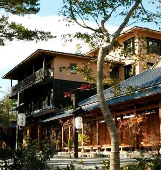 在日本流傳著一句民謠,草津的溫泉,除了相思病什麼都能治