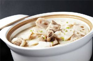 蓮藕黑豆煲鰱魚