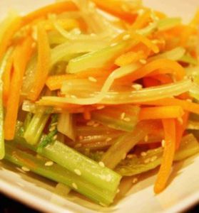 涼拌芝麻西芹胡蘿蔔
