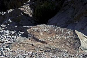 垂吉爾塔格山岩畫 垂吉爾塔格山岩畫