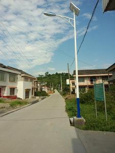 新安裝的路燈，亮化村莊